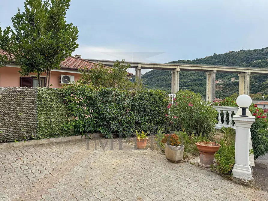 Immagine 32 di Villa in vendita  in Via del Commercio 1 a Camporosso