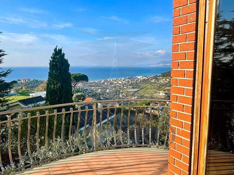 Immagine 14 di Villa in vendita  in Via Iride 155 a Bordighera