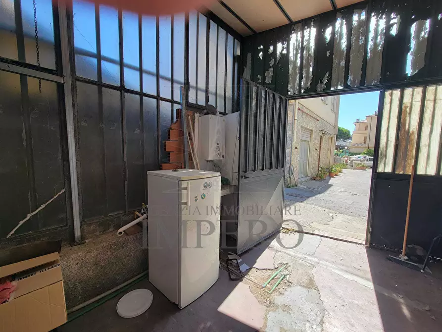 Immagine 24 di Magazzino in vendita  in Strada Statale 1 35 a Camporosso