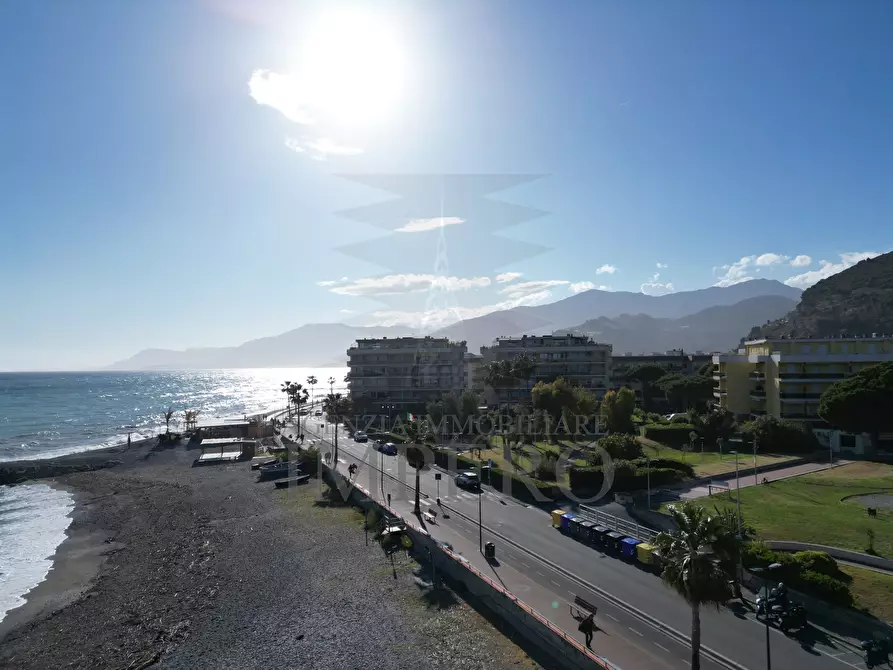 Immagine 28 di Pentalocale in vendita  in Lungomare Varaldo 67 a Ventimiglia