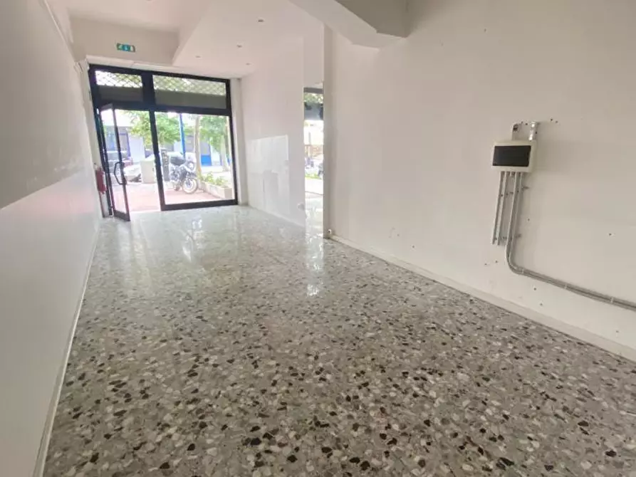 Immagine 3 di Locale commerciale in vendita  a Francavilla Al Mare