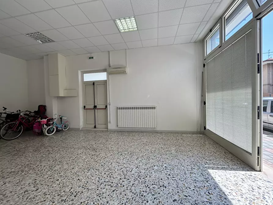 Immagine 12 di Locale commerciale in affitto  in Viale Maiella 23/A a Pescara