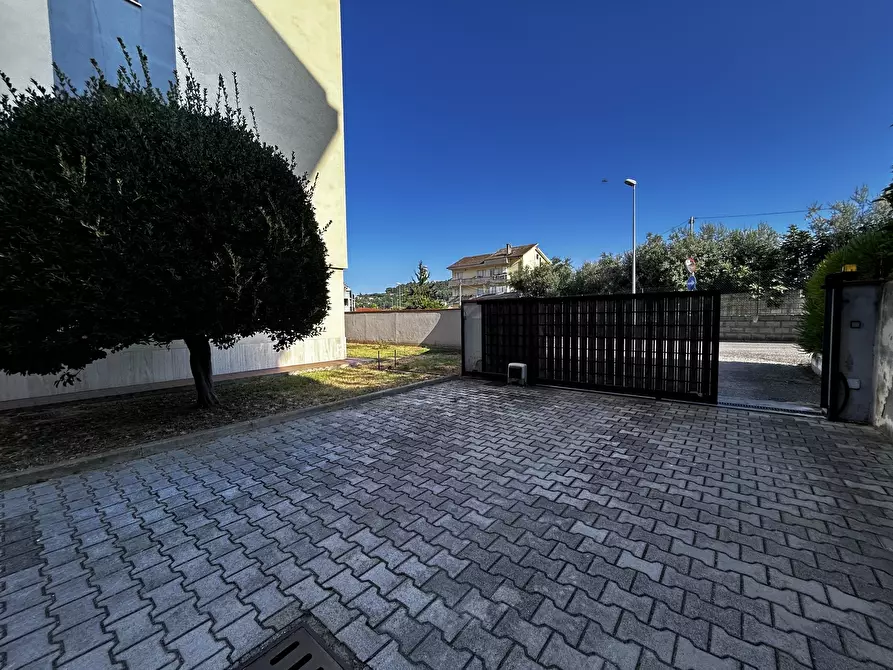 Immagine 22 di Pentalocale in vendita  in Viale Maiella 23/A a Francavilla Al Mare