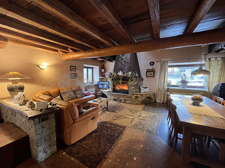 Immagine 2 di Trilocale in vendita  in Via Cesare Ollietti 13 a La Salle