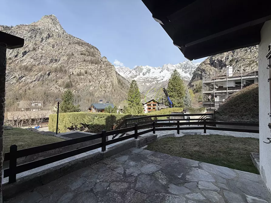 Immagine 17 di Trilocale in vendita  a Courmayeur