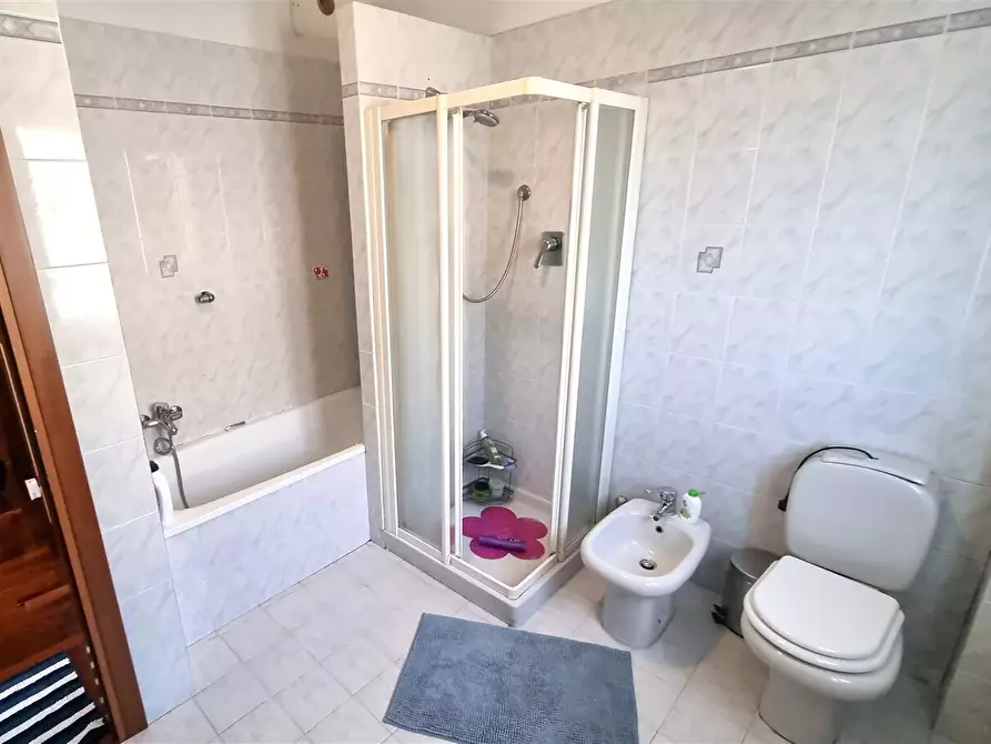 Immagine 17 di Trilocale in vendita  in Strada Val Parma 228 a Parma