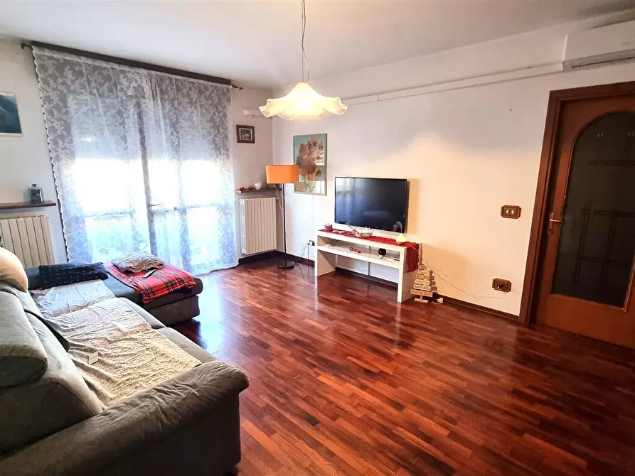 Immagine 8 di Trilocale in vendita  in Strada Val Parma 228 a Parma