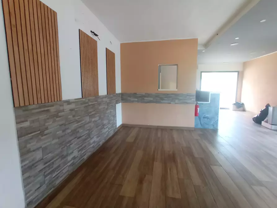 Immagine 5 di Locale commerciale in vendita  a Modena