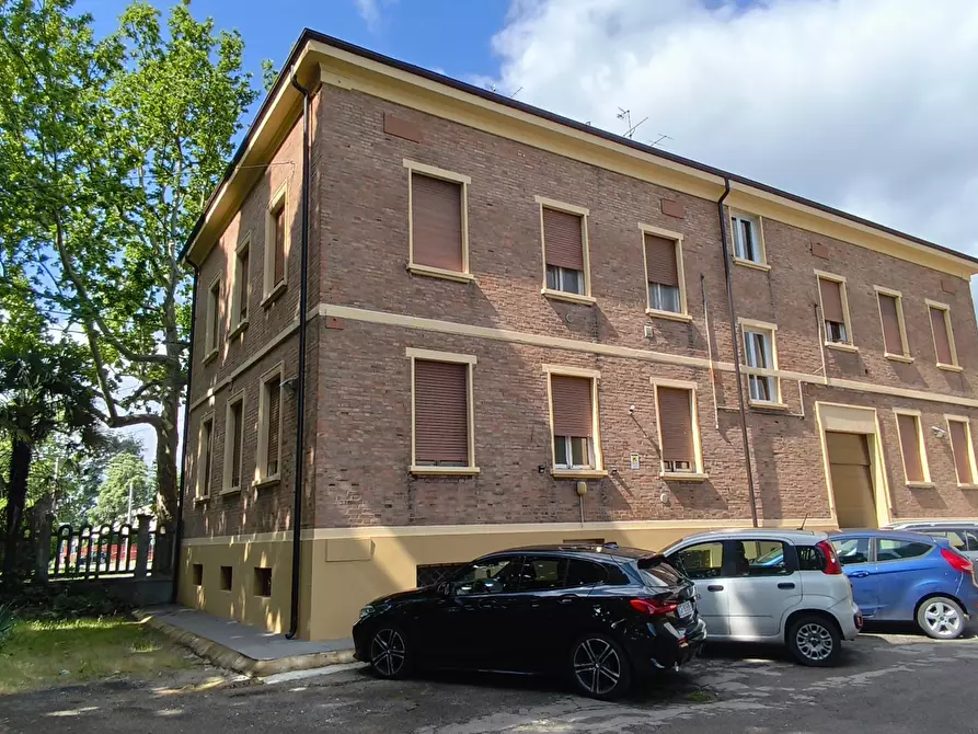 Immagine 2 di Trilocale in vendita  in Viale Raimondo Montecuccoli 4 a Modena