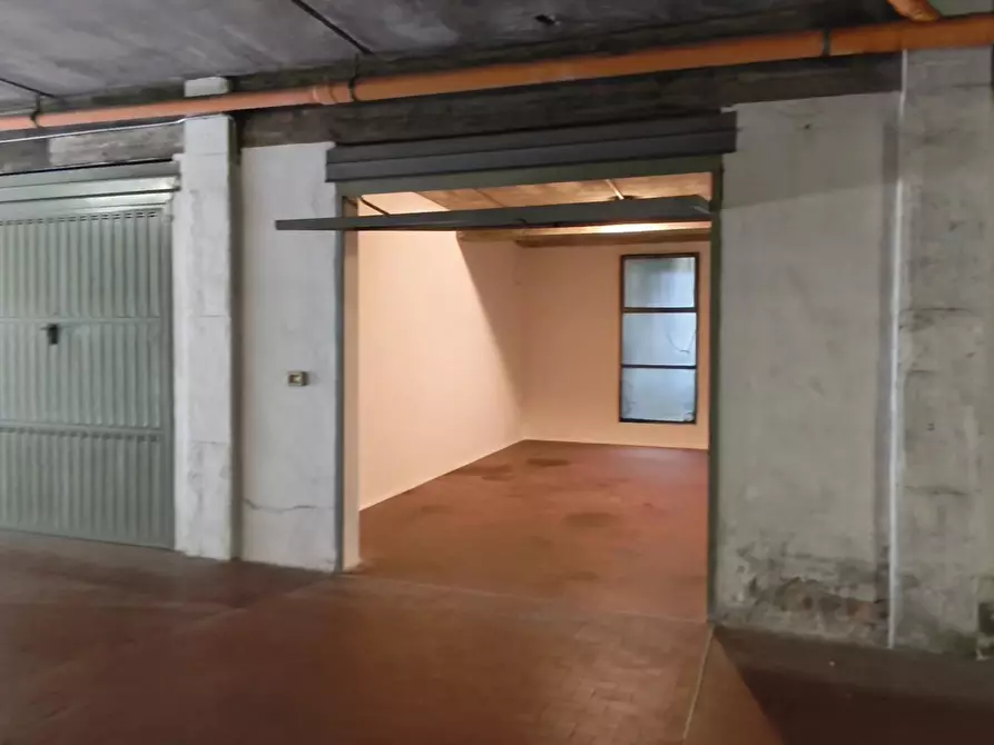 Immagine 10 di Garage in vendita  in Via Santi Venceslao 26 a Modena