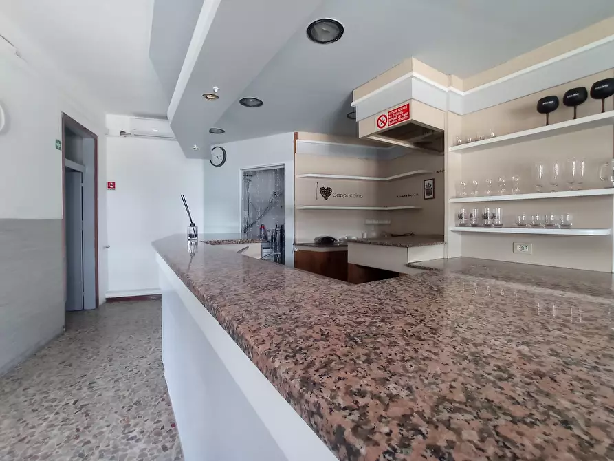 Immagine 18 di Locale commerciale in vendita  in strada Barchetta 258 a Modena