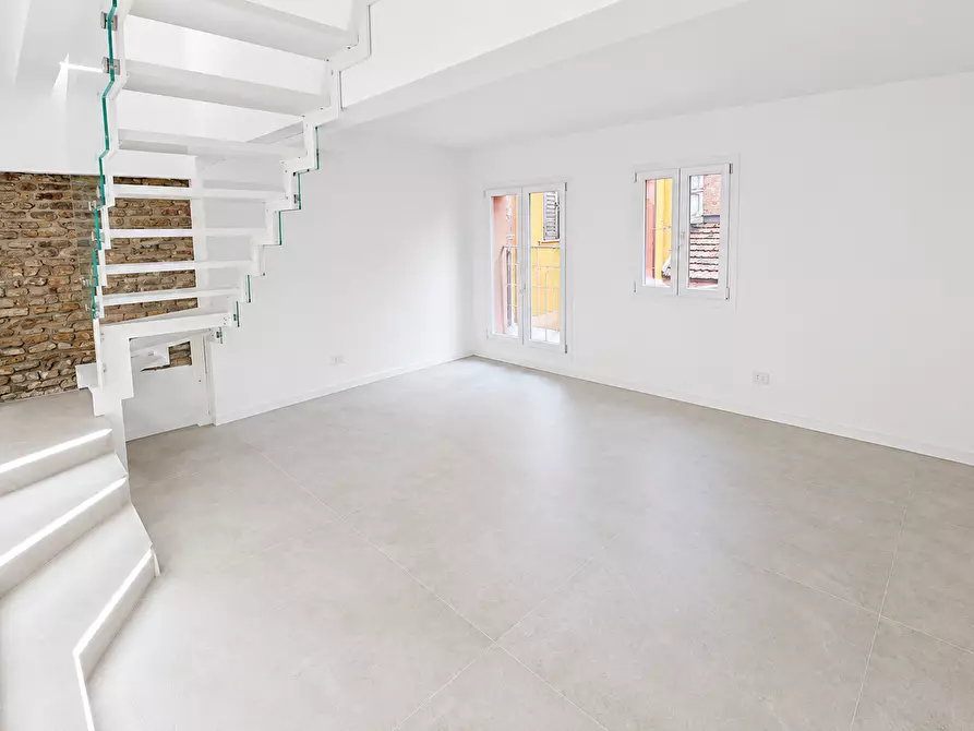 Immagine 6 di Loft/Open space in vendita  in Via Emilia Centro 227 a Modena