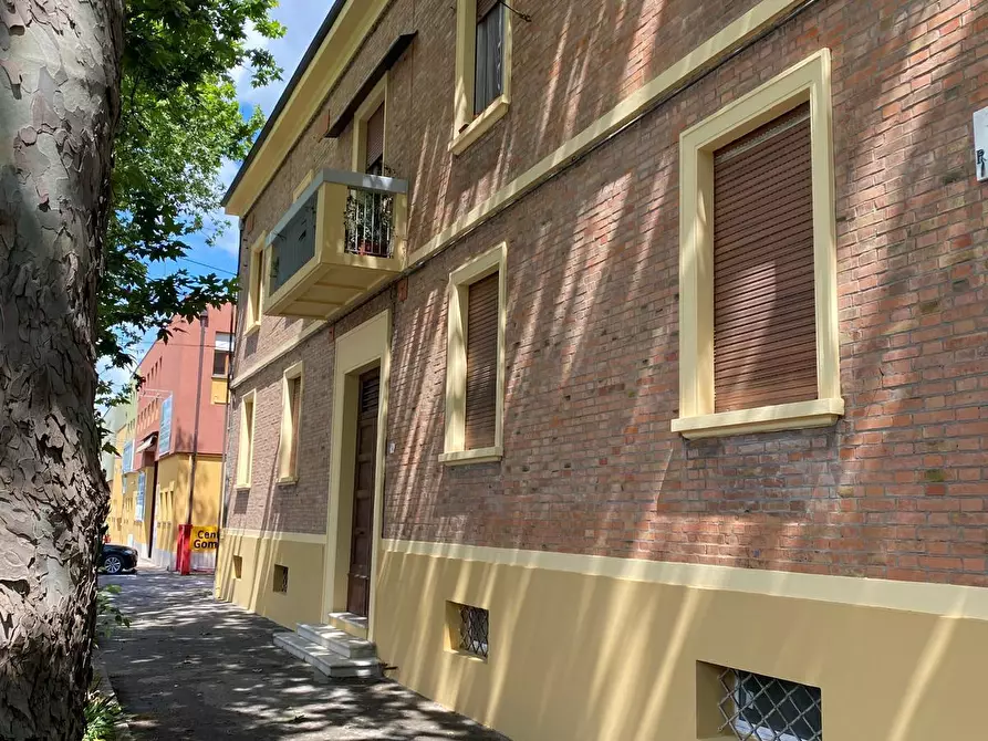 Immagine 30 di Trilocale in vendita  in Viale Raimondo Montecuccoli 4 a Modena