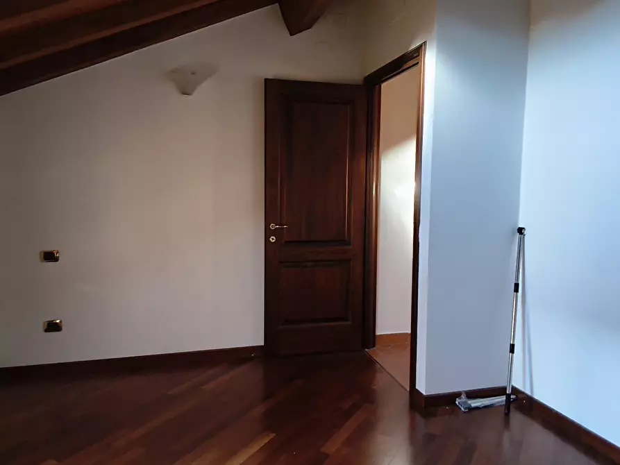 Immagine 14 di Mansarda in affitto  in via belle arti a Modena