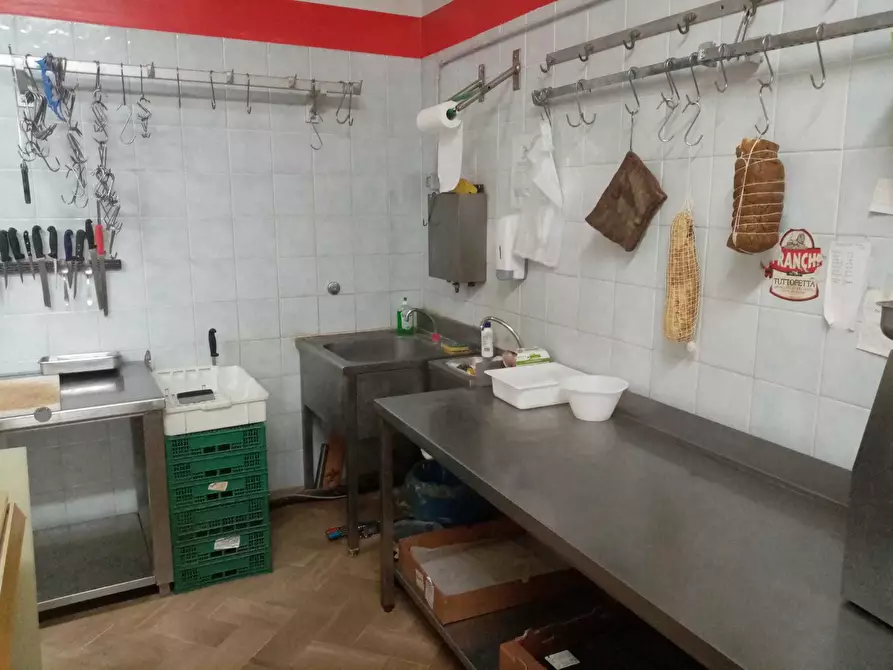 Immagine 8 di Locale commerciale in vendita  a Narni