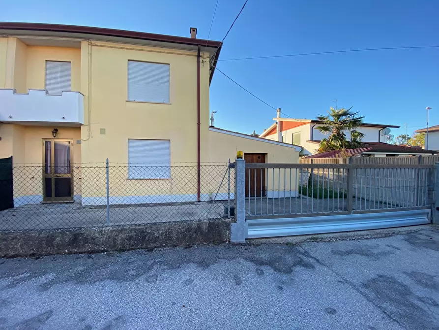 Immagine 1 di Porzione di casa in vendita  a Rovigo