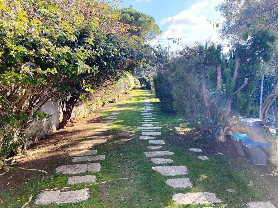 Immagine 2 di Villa in vendita  in Corso Alcide de Gasperi 376 a Bari