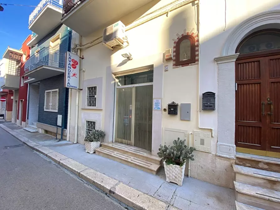 Immagine 2 di Locale commerciale in vendita  in Via Giardino 52 a Adelfia