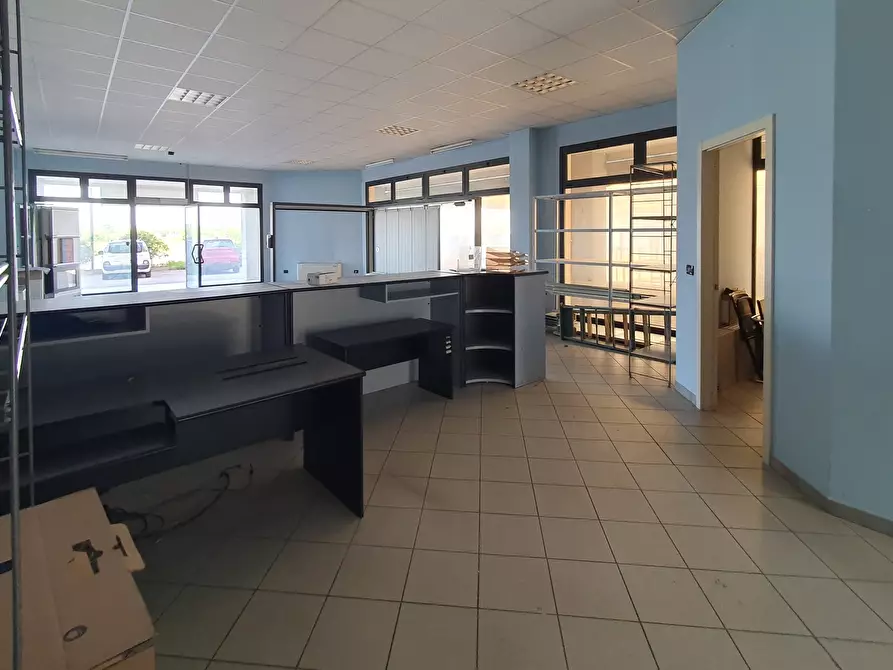 Immagine 8 di Locale commerciale in vendita  in Strada Mantova a Marmirolo