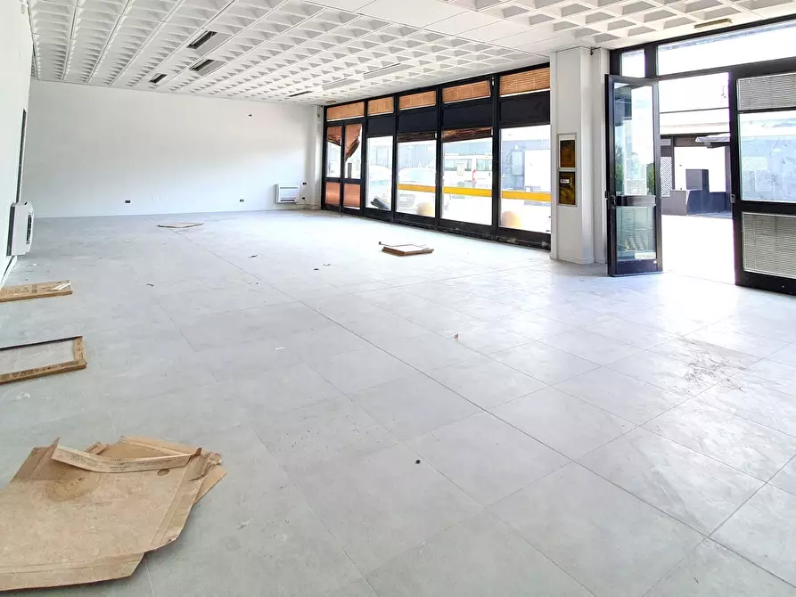 Immagine 5 di Locale commerciale in affitto  in Via Orzinuovi a Brescia