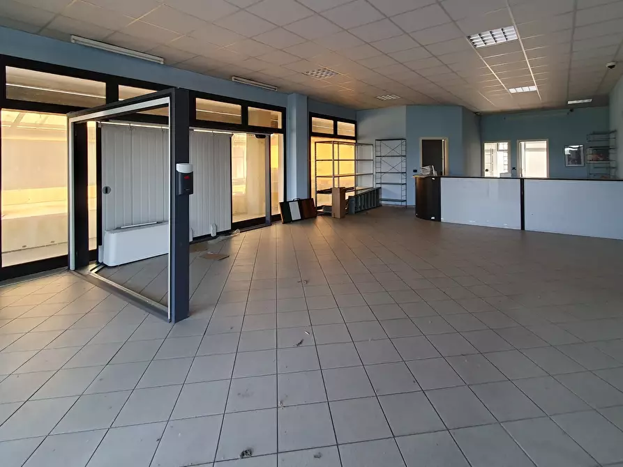 Immagine 4 di Locale commerciale in vendita  in Strada Mantova a Marmirolo