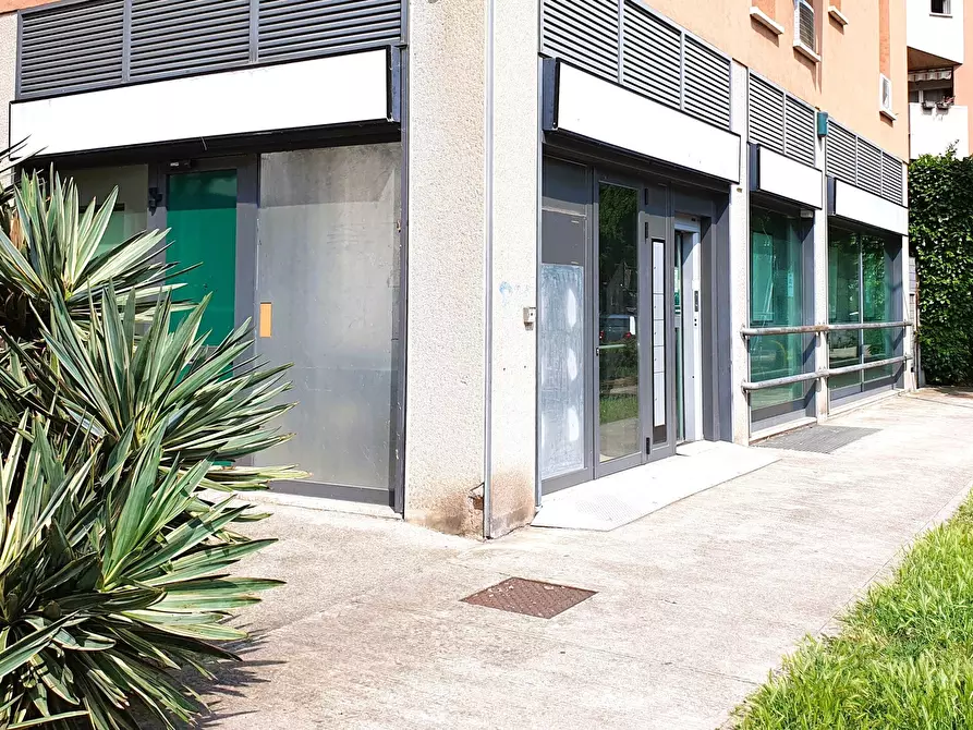 Immagine 12 di Locale commerciale in affitto  in VIA CORSICA a Brescia