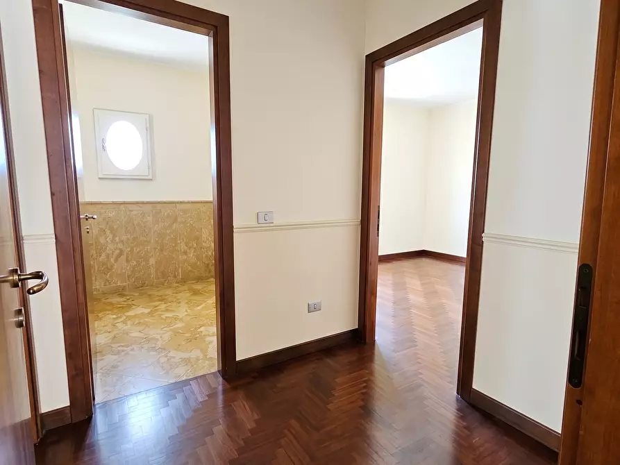 Immagine 11 di Quadrilocale in vendita  a Brescia