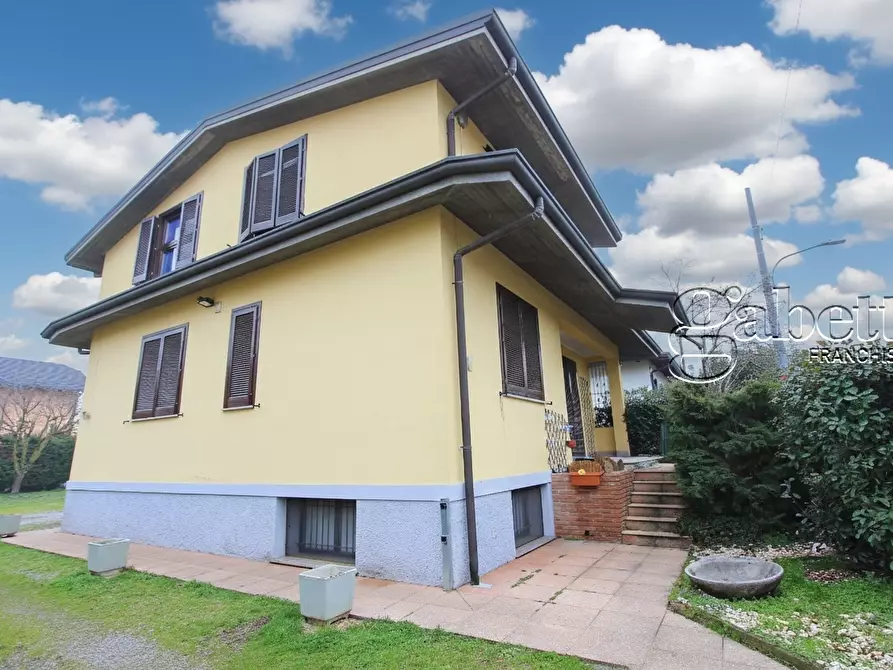 Immagine 1 di Villa in vendita  in Via Luigi Pirandello a Nerviano