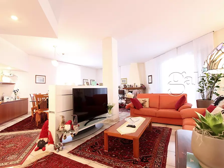 Immagine 9 di Villa in vendita  a Parabiago