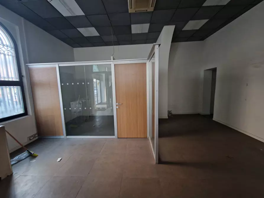 Immagine 3 di Ufficio in affitto  in Viale Giuseppe Giusti a Lucca