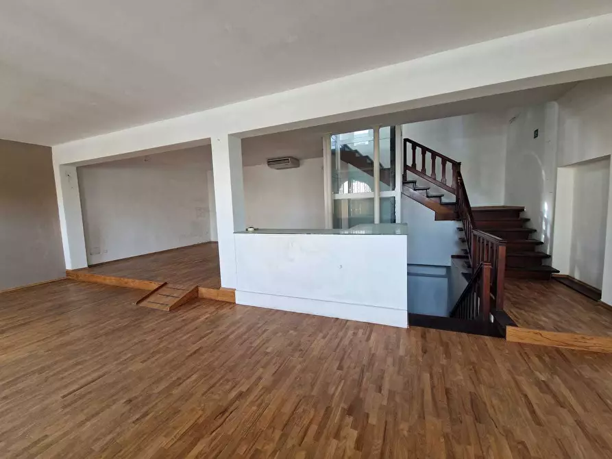 Immagine 6 di Locale commerciale in affitto  in Via Sarzanese 533 a Lucca