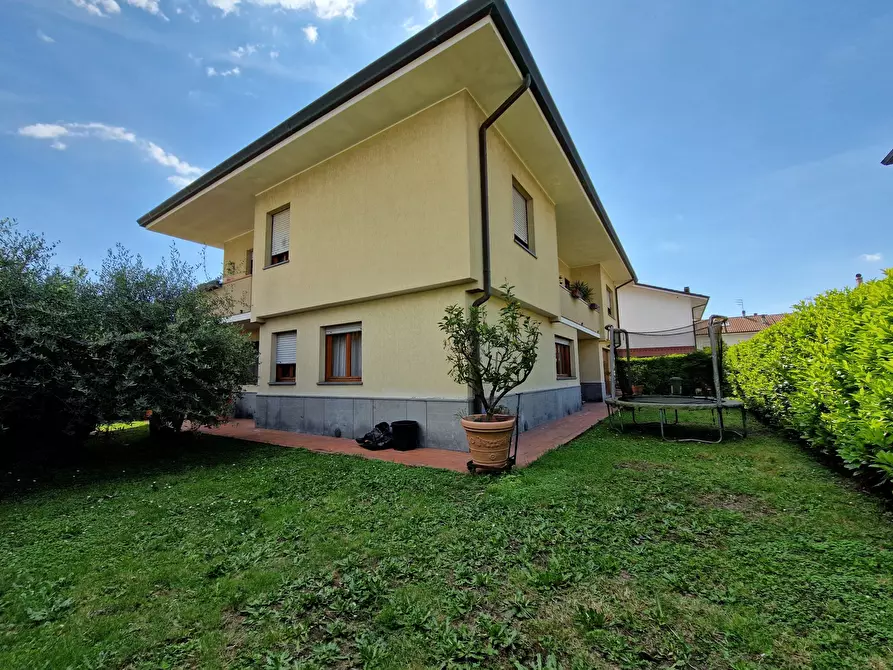 Immagine 1 di Villa in vendita  in Via Vittorio Bachelet a Lucca