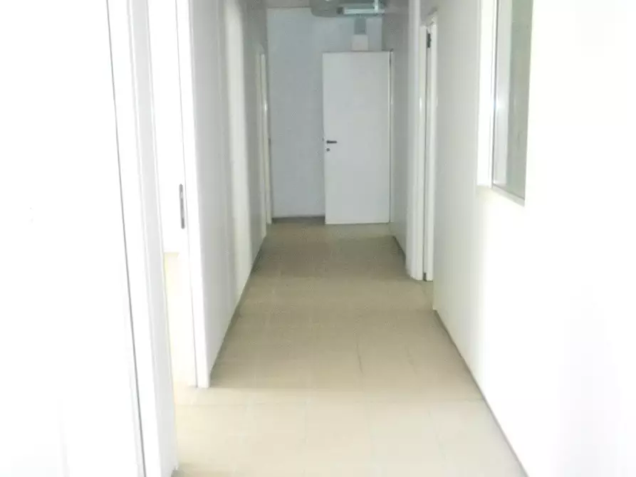 Immagine 14 di Ufficio in affitto  in via di tempagnano a Lucca