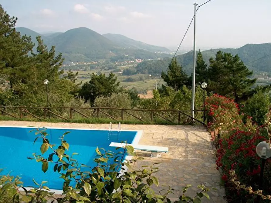 Immagine 51 di Rustico / casale in vendita  in Via Vecchia di Nozzano a Lucca