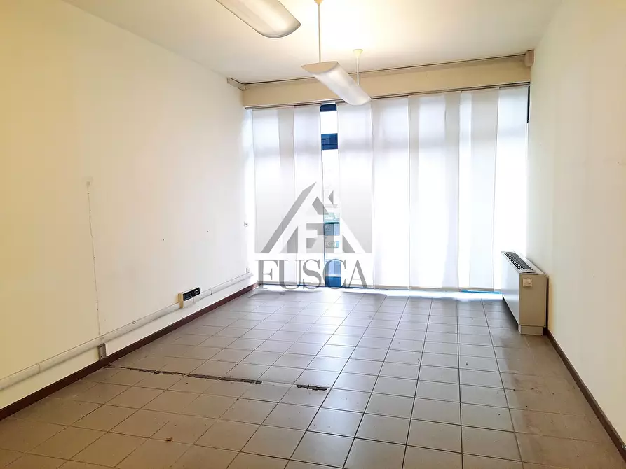 Immagine 3 di Ufficio in affitto  in Viale G. Puccini a Lucca