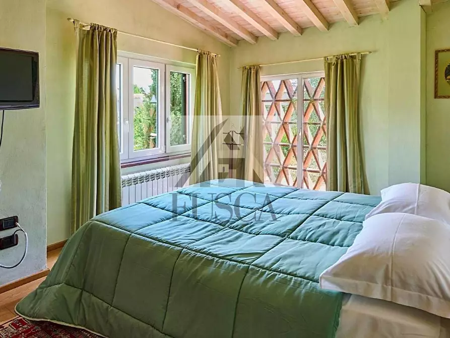 Immagine 21 di Villa in vendita  in Via Barsotto a Lucca