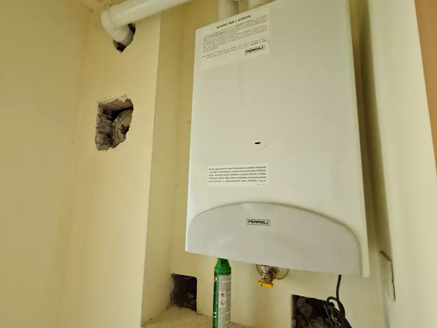 Immagine 10 di Attività artigianale in affitto  in Viale Alcide De Gasperi 95/F a Lucca