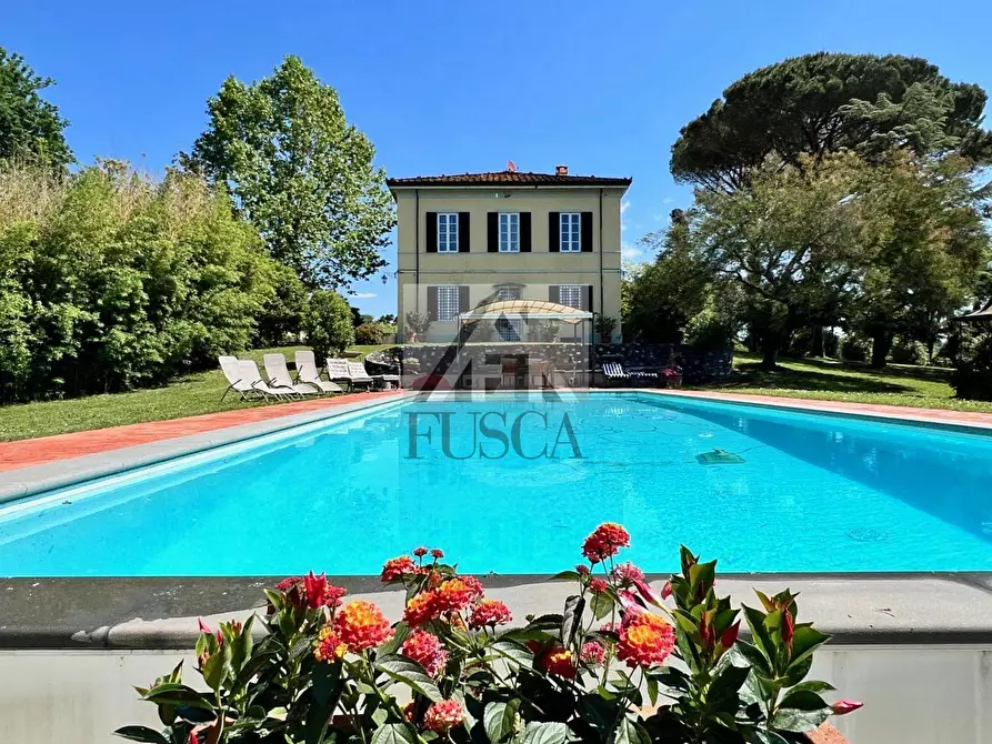 Immagine 1 di Villa in vendita  in Via di Sant'Alessio a Lucca