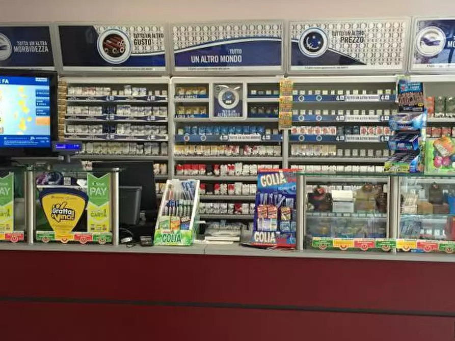 Immagine 2 di Edicola in vendita  in Via Roma a Lucca