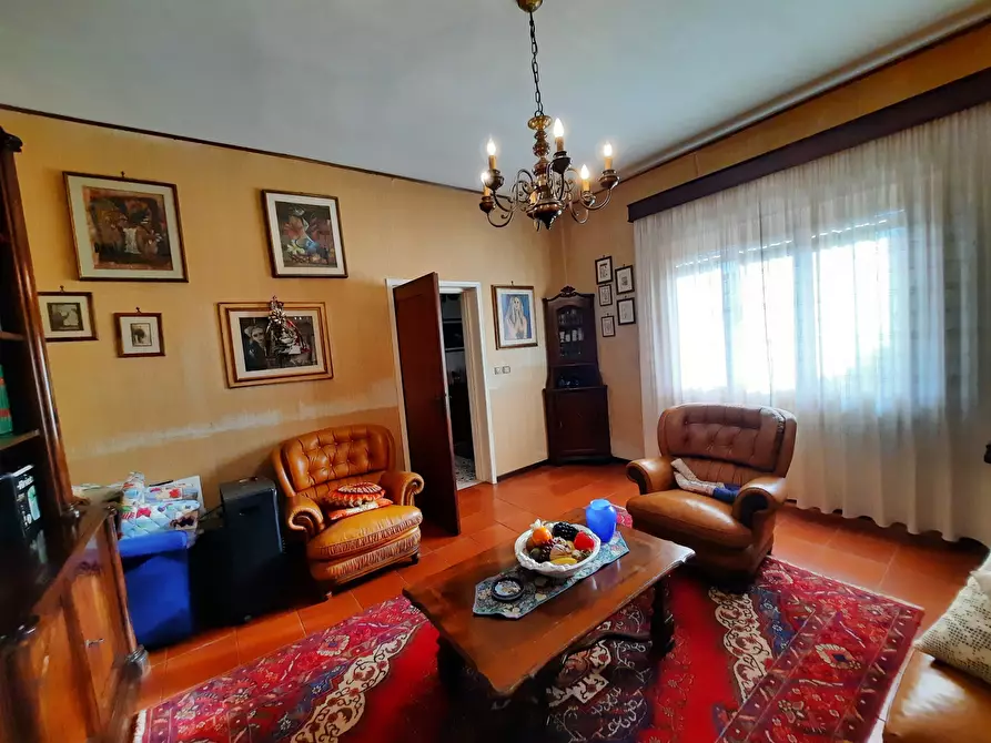 Immagine 9 di Villa in vendita  in bollori a Lucca