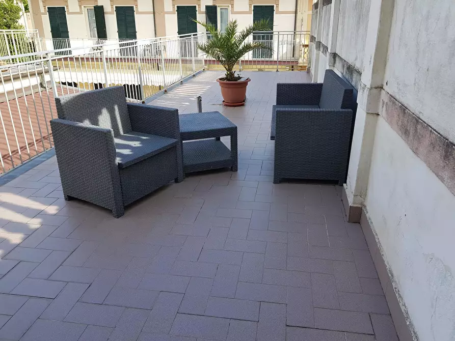 Immagine 18 di Palazzo in vendita  in via carrara 23 a Viareggio