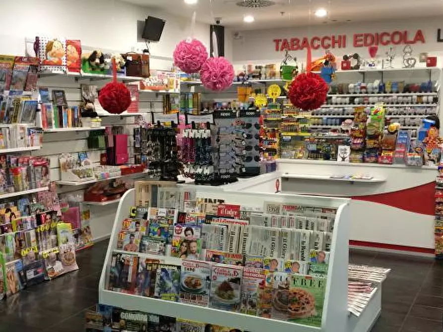 Immagine 15 di Attività commerciale in vendita  in Via Fillungo a Lucca