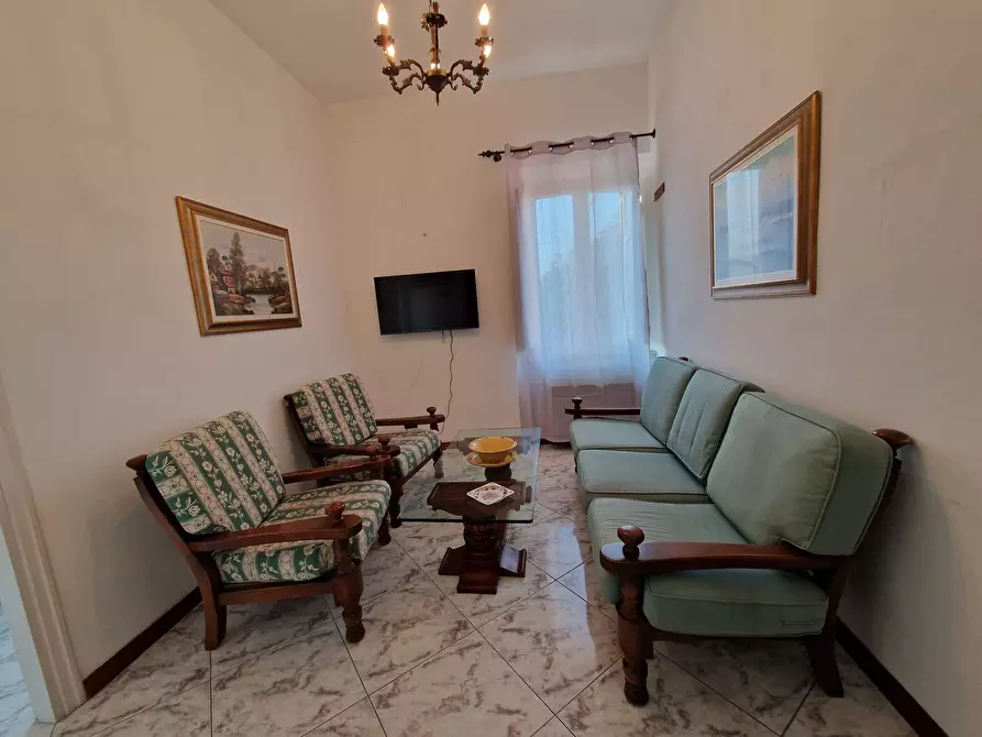 Immagine 7 di Quadrilocale in affitto  a Lucca