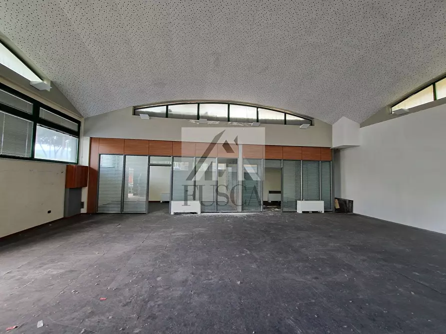 Immagine 1 di Ufficio in affitto  in Via Puccetti a Lucca