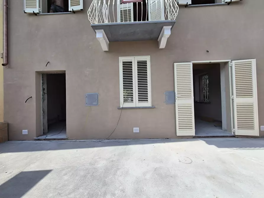Immagine 36 di Pentalocale in vendita  in Via Versilia a Lucca
