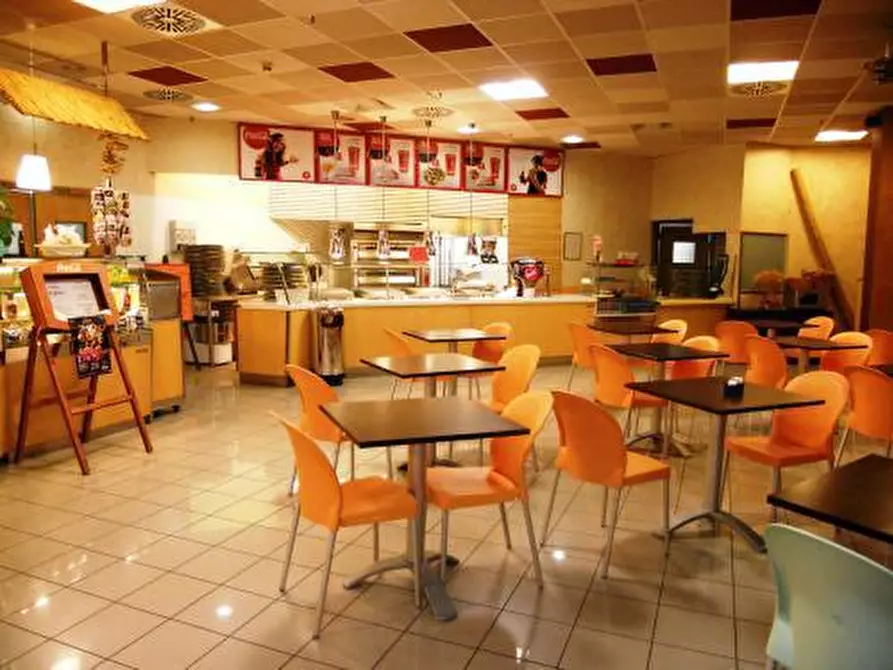 Immagine 2 di Pizzeria / Pub in vendita  in Viale Giosuè Carducci a Lucca