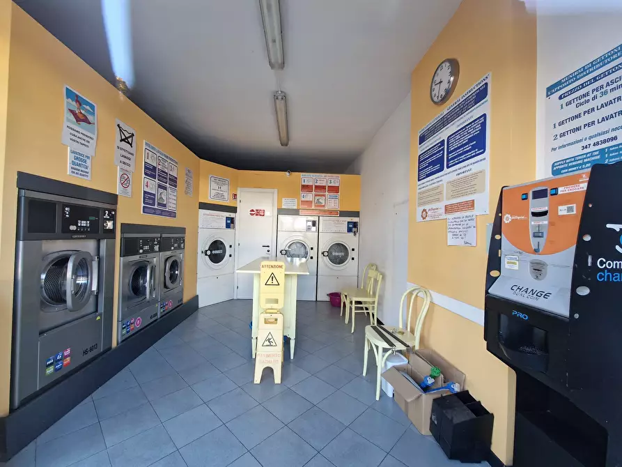 Immagine 1 di Locale commerciale in affitto  in Viale G. Puccini 1809 a Lucca