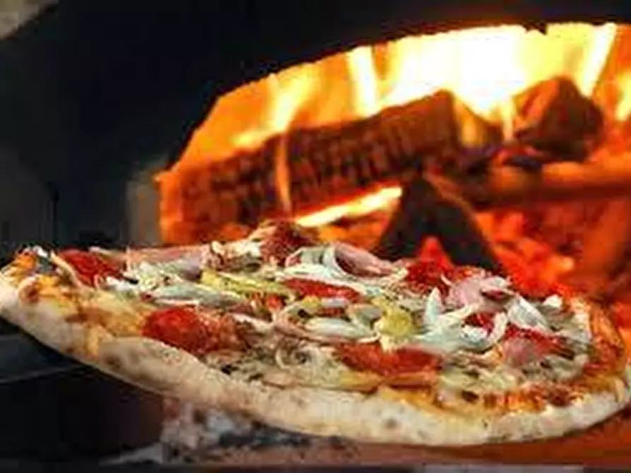 Immagine 2 di Pizzeria / Pub in vendita  in Via di Sant'Alessio a Lucca