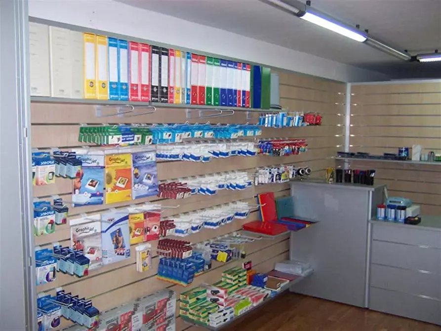 Immagine 3 di Edicola in vendita  in Via santa croce 109 a Lucca