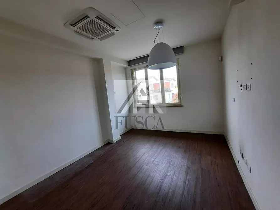 Immagine 3 di Ufficio in affitto  in Via Mario Romagnoli a Lucca